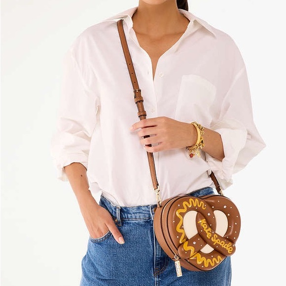 ♠️kate spade 3D Pretzel Big Apple Embellished Puffy Crossbody Bag NWT - Picture 2 of 16